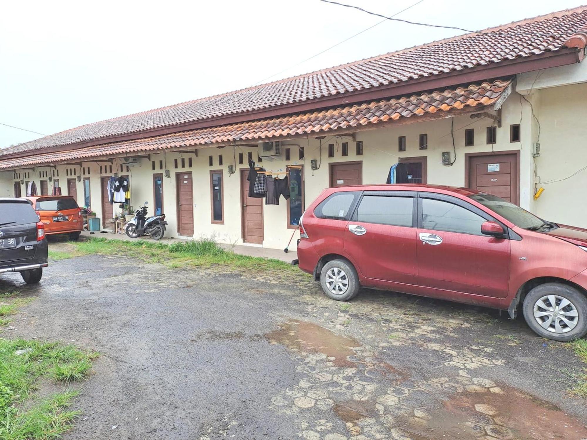 Oyo Life 93590 Penginapan Palapa 10 Syariah Hotel Bandar Lampung Exterior photo