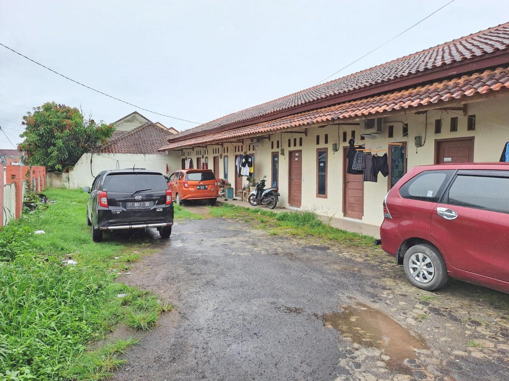 Oyo Life 93590 Penginapan Palapa 10 Syariah Hotel Bandar Lampung Exterior photo