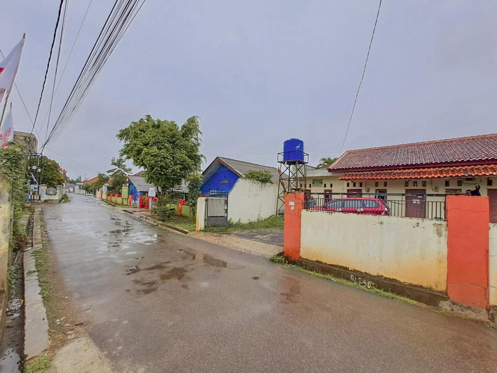 Oyo Life 93590 Penginapan Palapa 10 Syariah Hotel Bandar Lampung Exterior photo